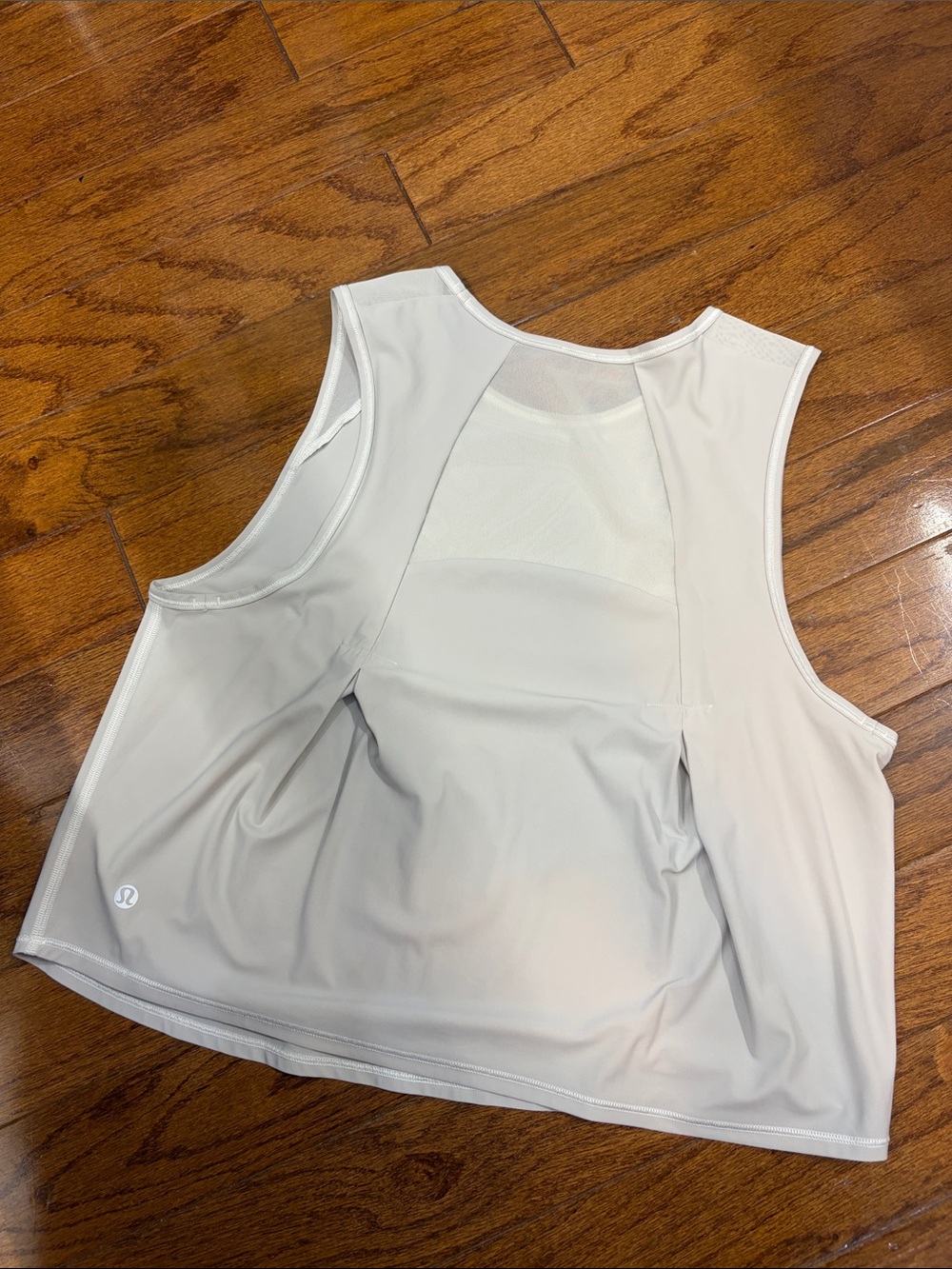 065. Lululemon Sculpt Cropped Tank Top
Light Vapor Gray/Silver size 8 - Picture 9 of 12